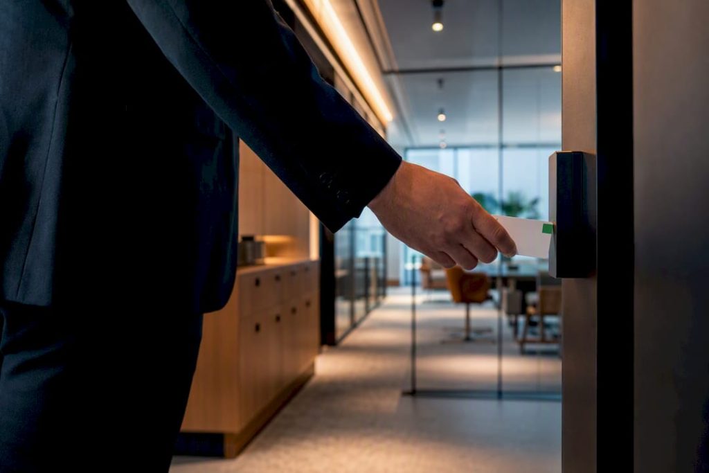 Compliance officer för säker behörighetskontroll