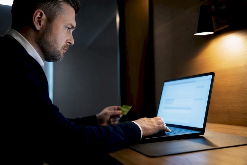 Incidentansvarig skickar in rapport via cyberportalen